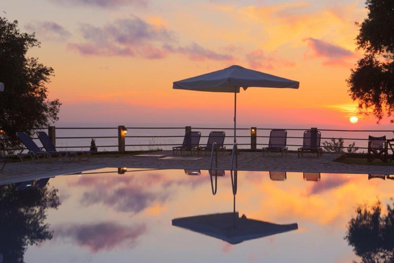 Pantheon Resort And Villas Áyios Nikítas Esterno foto
